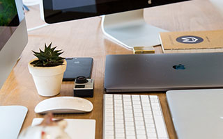 痛心！曼联传奇孙子不幸夭折，无证月嫂违规操作，4个月男婴惨死